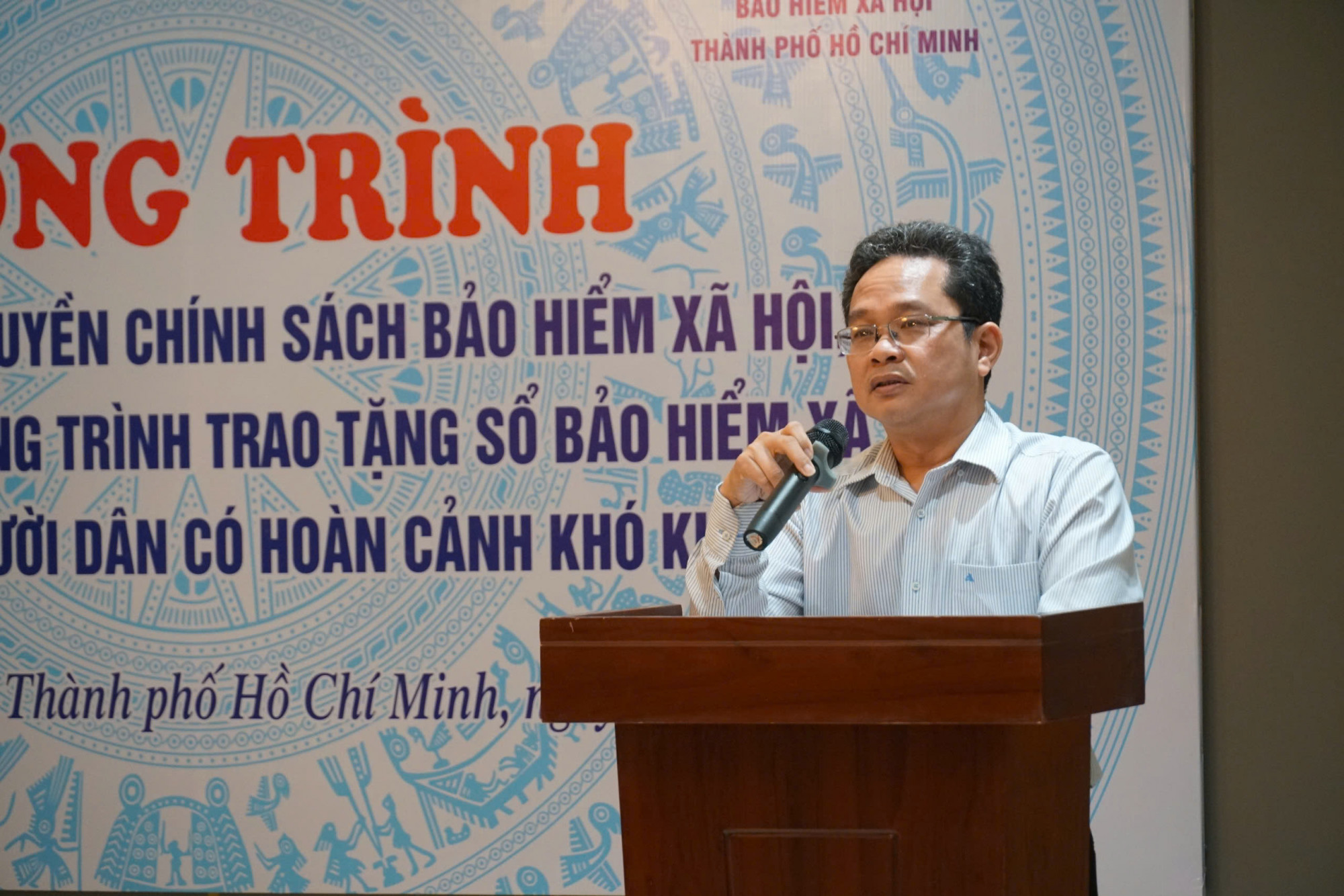 Ông Phạm Minh Tuấn, Phó chủ tịch Ủy ban MTTQ Việt Nam TPHCM, phát biểu tại hội nghị - Ảnh: B.H.