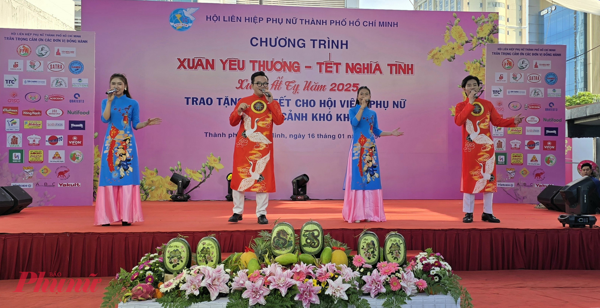 Chương trình văn nghệ mừng xuân, mang không khí mùa xuân đến với mọi người 