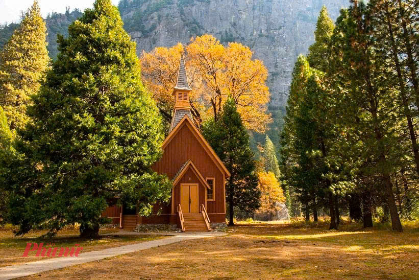 Yosemite Nation Park có rất nhiều nơi để cho ra những bức ảnh lung linh. Du khách nhớ có giữ lại cho mình cảnh hoàng hôn tuyệt đẹp tại Tunnel View, điểm ngắm toàn cảnh nổi tiếng của thác Yosemite.