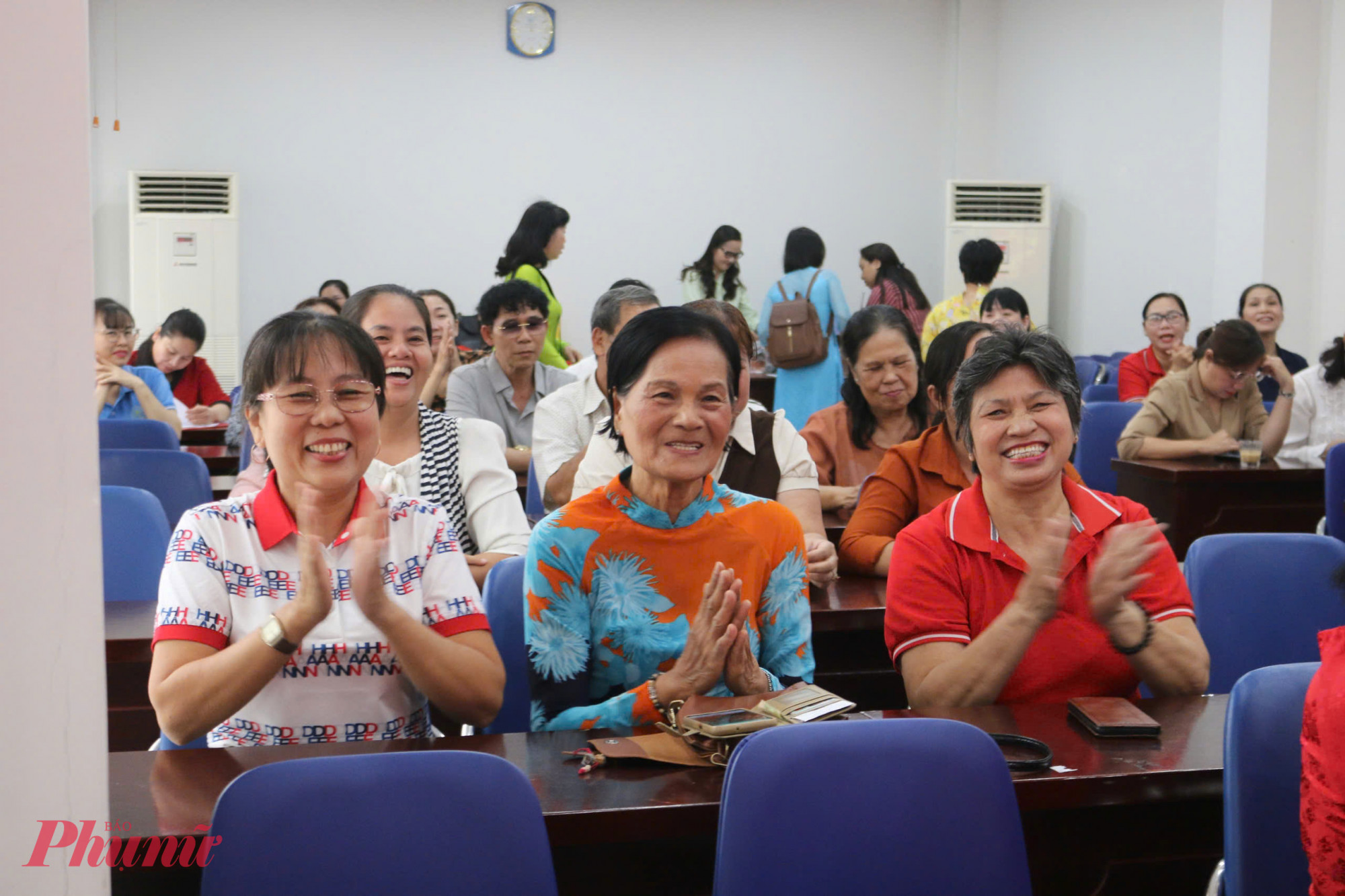 Các gia đình Việt hào hứng tham gia chương trình họp mặt 