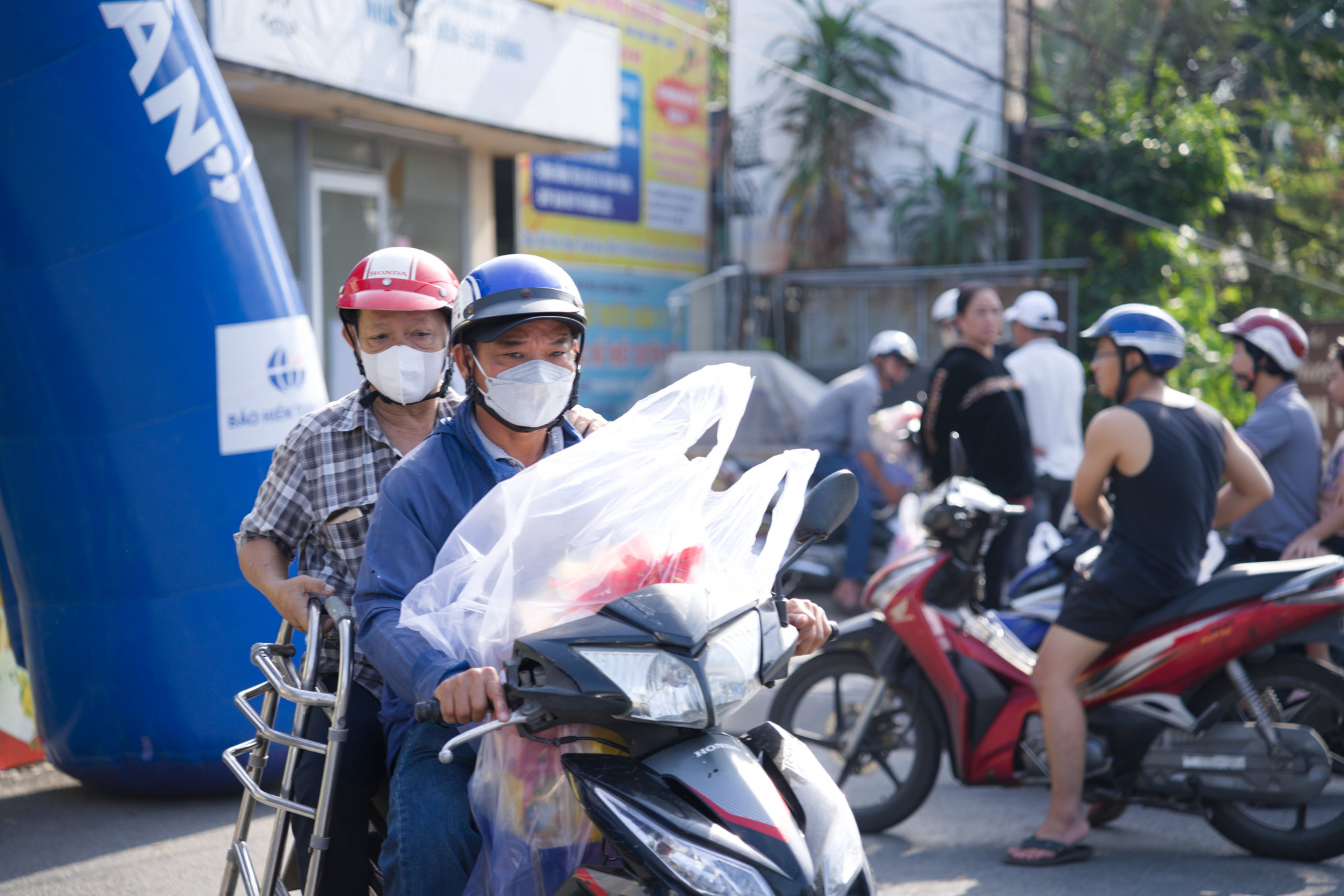 Niềm vui nhân đôi trong những ngày giáp tết - Ảnh: T.T.