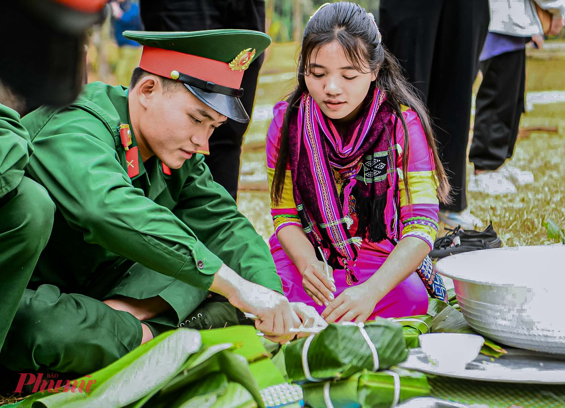 Những chiếc bánh chưng sau khi nấu chín sẽ được cán bộ, chiến sĩ Đồn Biên phòng Lý Sơn, Hội LHPN huyện Lý Sơn gửi tận tay đến những hộ gia đình khó khăn. Món quà tuy nhỏ nhưng chứa đựng tình cảm gắn bó giữa quân và dân