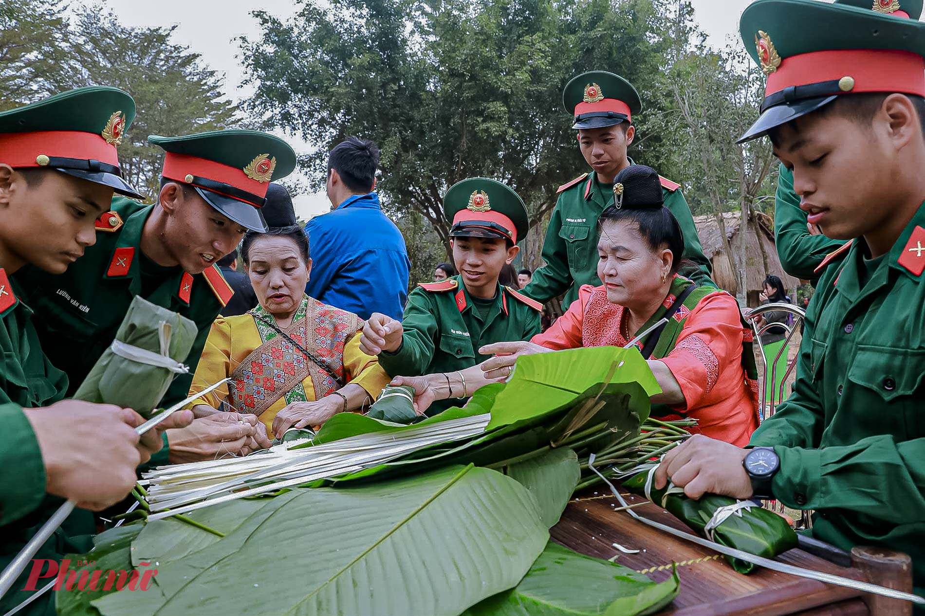 Không khí Tết rộn ràng, vui tươi tại Làng Văn hoá - Du lịch các dân tộc Việt Nam.