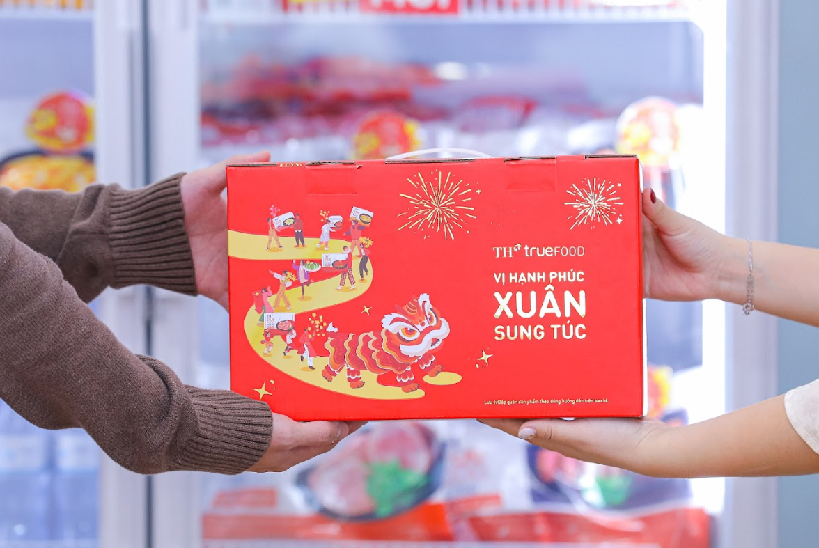 Set quà tết của TH true FOOD với sắc đỏ rực rỡ có thể trở thành món quà tặng người thân, bạn bè dịp tết cổ truyền