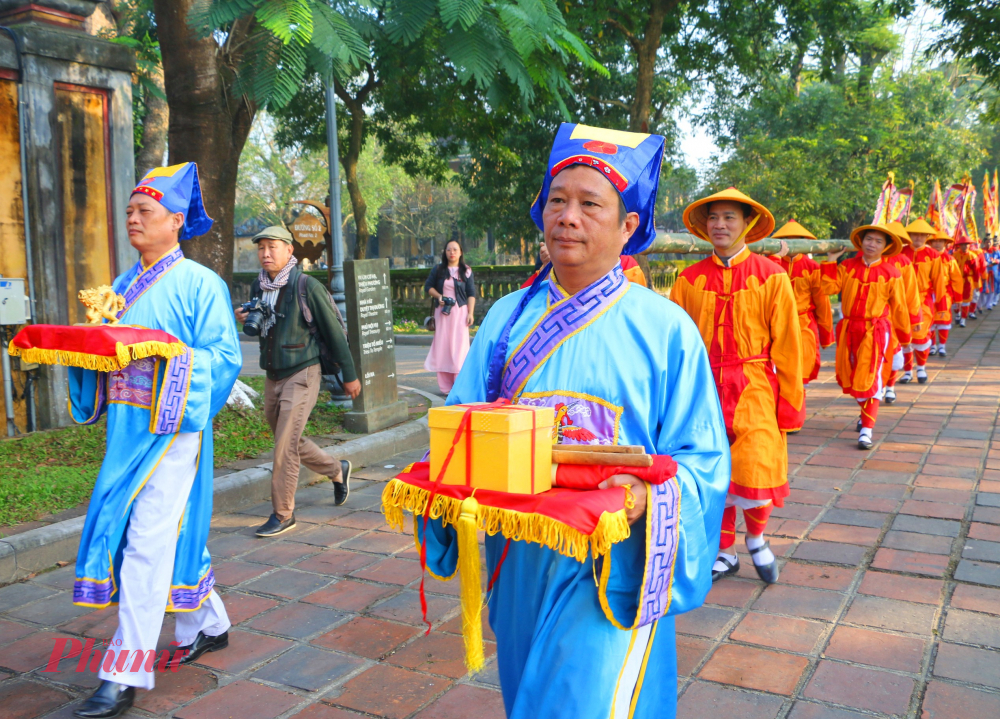 Lễ dựng nêu (hay còn gọi là lễ Thướng Tiêu), ra đời theo phong tục cung đình ngày xưa của triều đình nhà Nguyễn vào mỗi dịp Tết Nguyên đán