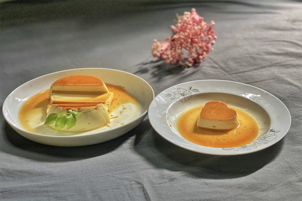 Bánh flan (caramel) là món bánh làm từ trứng, sữa, đường caramel của Việt Nam được xếp thứ 87 trong 100 món tráng miệng ngon nhất châu Á.  Loại bánh này có nguồn gốc châu Âu nhưng hiện phổ biến nhiều nơi trên thế giới. Tại Việt Nam, bánh flan phổ biến và được dùng ăn chơi hay tráng miệng. Bánh mềm, bao phủ bởi một lớp caramel, được Taste Atlas đánh giá là món tráng miệng cổ điển, vượt thời gian. 