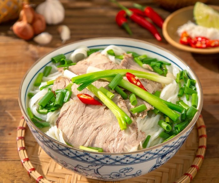 phở bò và bánh mì là hai món được bình chọn nhiều nhất ở nhiều hạng mục khác nhau trong năm 2024, như món ngon có nước, món soup, món ăn đường phố. Phở cũng là món ngon duy nhất của Việt Nam trong danh sách đồ ăn phải thử năm 2025.