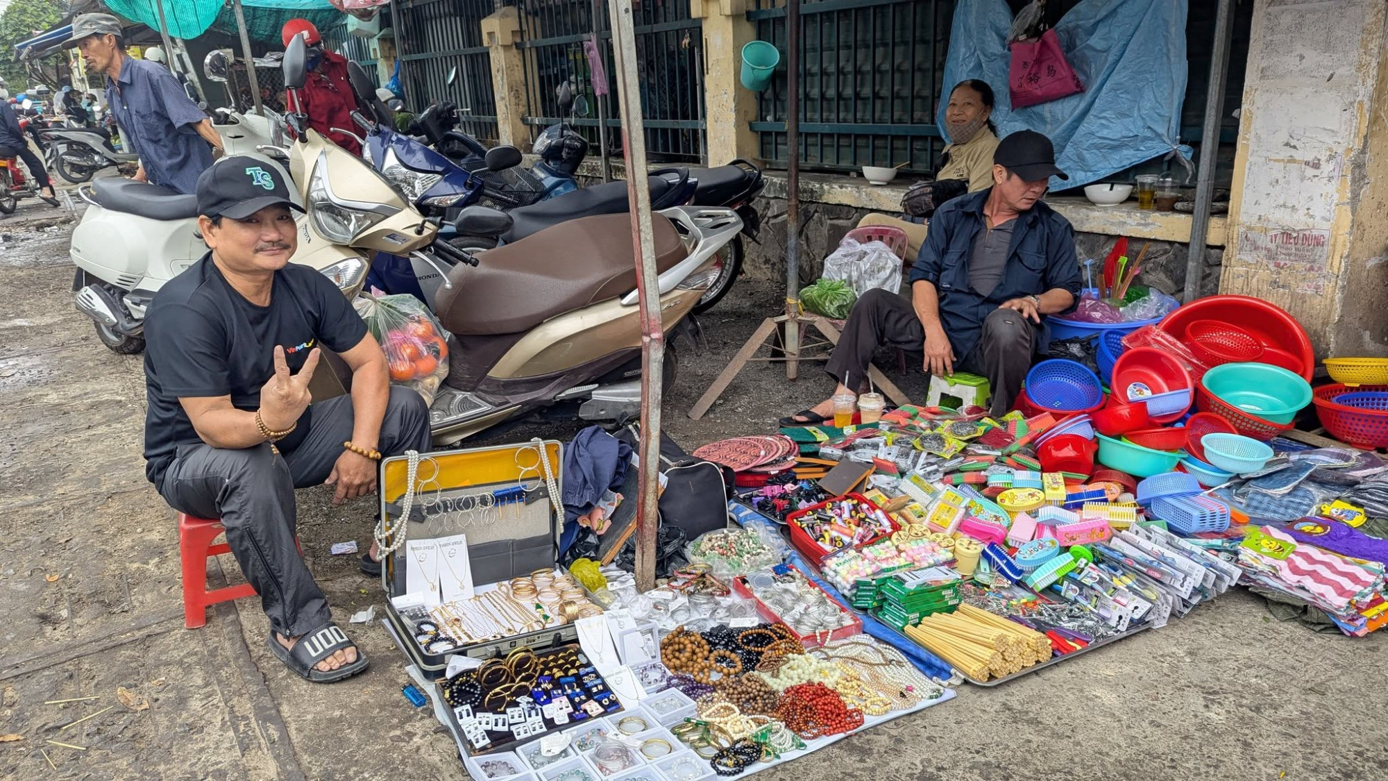 Những người bán hàng vui tính