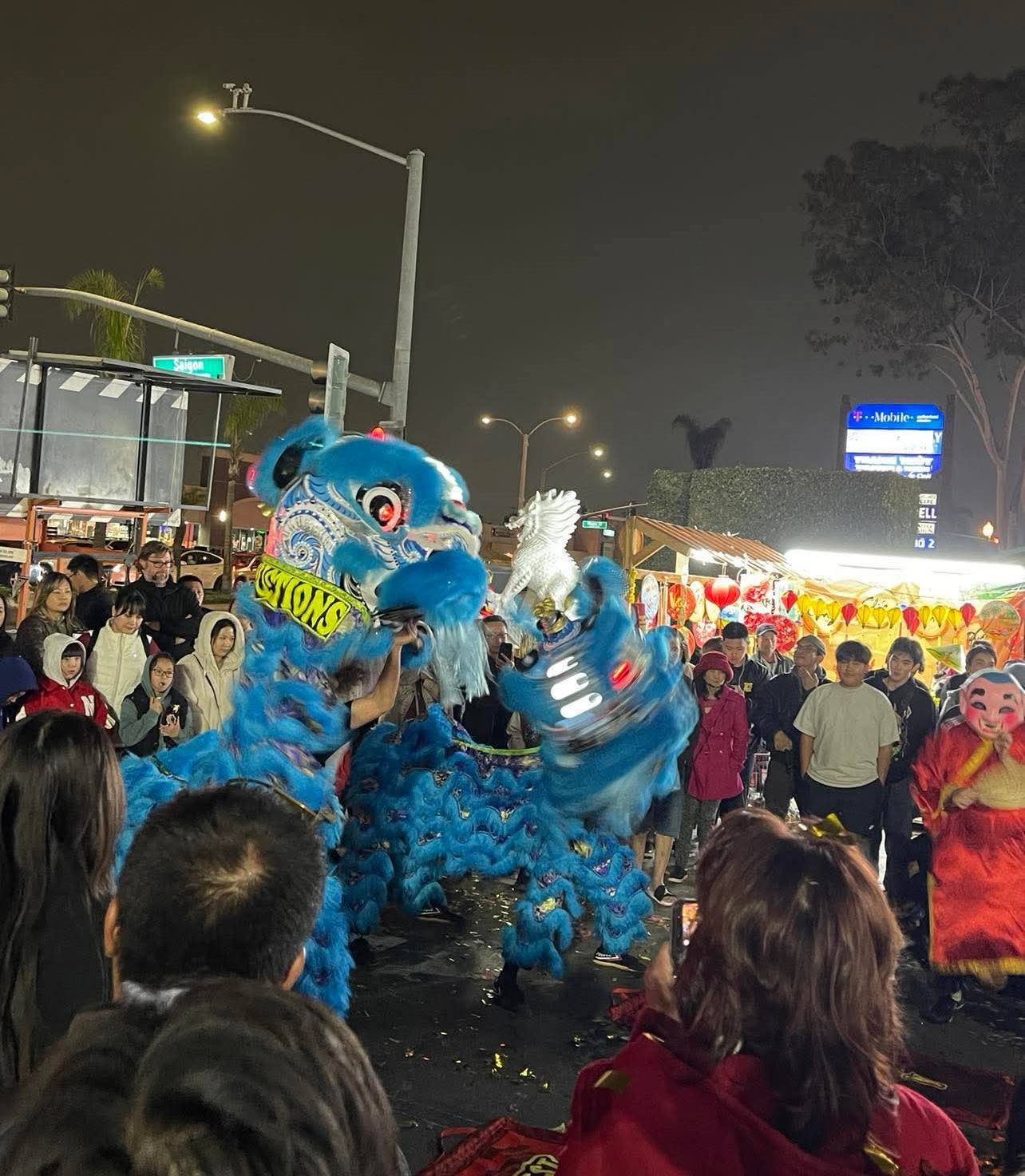 Năm nào Little Saigon cũng nhộn nhịp nên người Việt ở các nơi khác như: Los Angeles, San Jose, San Diego của bang California và các bang khác đến đón tết. Người Việt sống ở một số quốc gia khác ngoài nước Mỹ cũng qua đây xem múa lân, nghe tiếng pháo nổ, ngửi mùi pháo để nhớ tết Việt Nam khi xưa. 