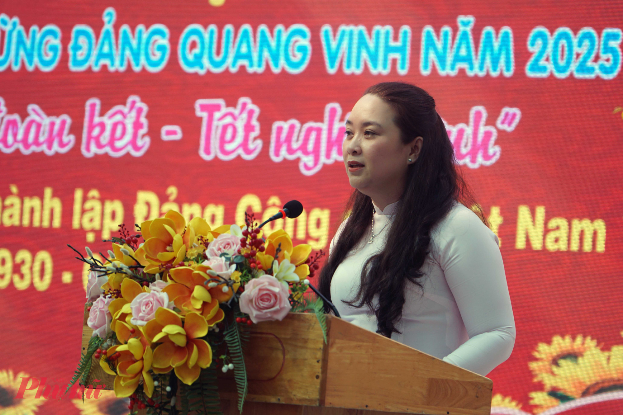 Bà Hà Thị Thu Hiền - Bí thư Đảng ủy phường 4, quận 3 phát biểu tại ngày hội.