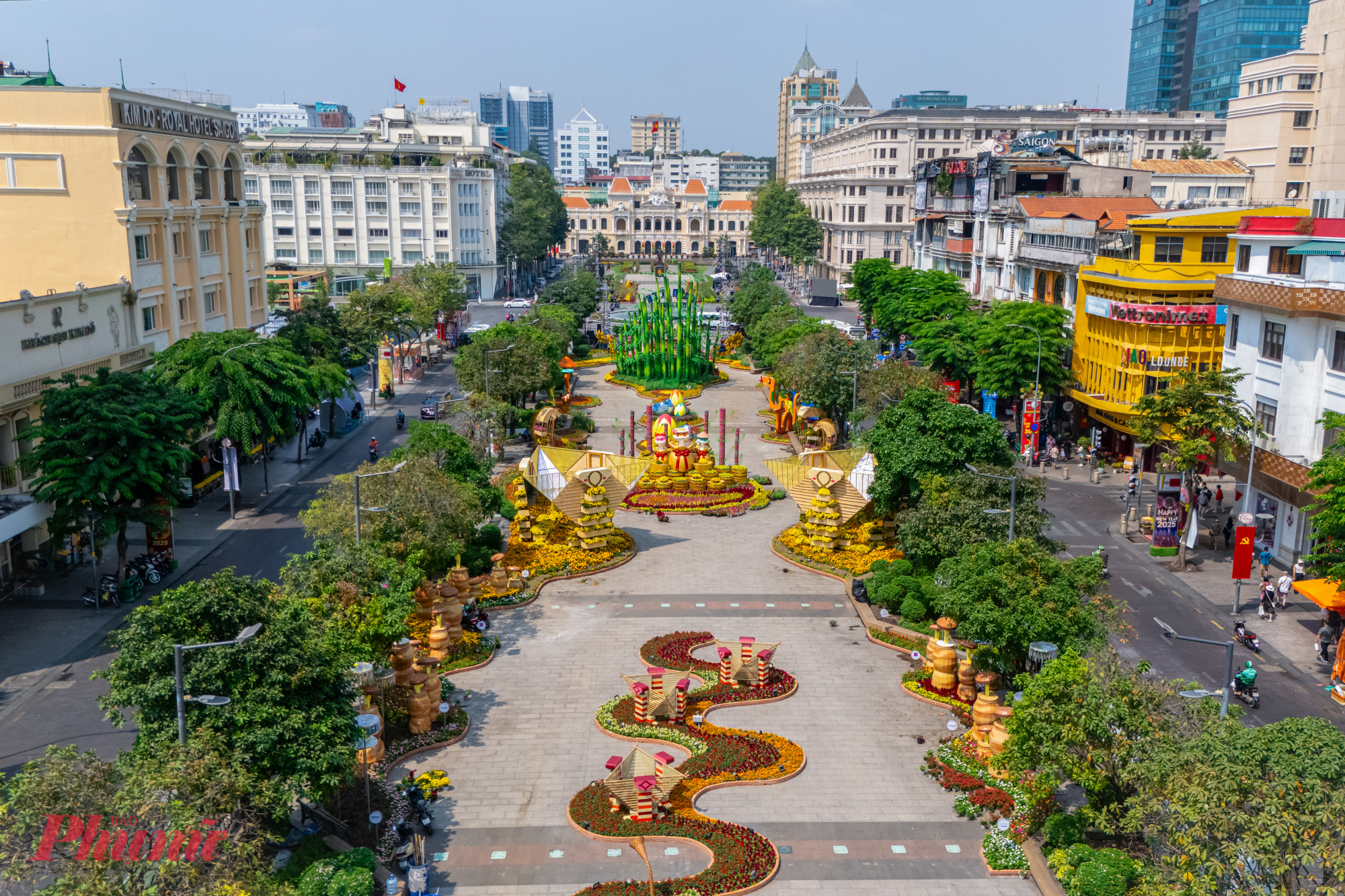 Với chủ đề “Non sông gấm hoa, vui Xuân thái hòa” được chia thành 3 phân đoạn. Đường hoa Nguyễn Huệ 2025 hứa hẹn sẽ là điểm du xuân hấp dẫn trong dịp Tết Nguyên Đán.