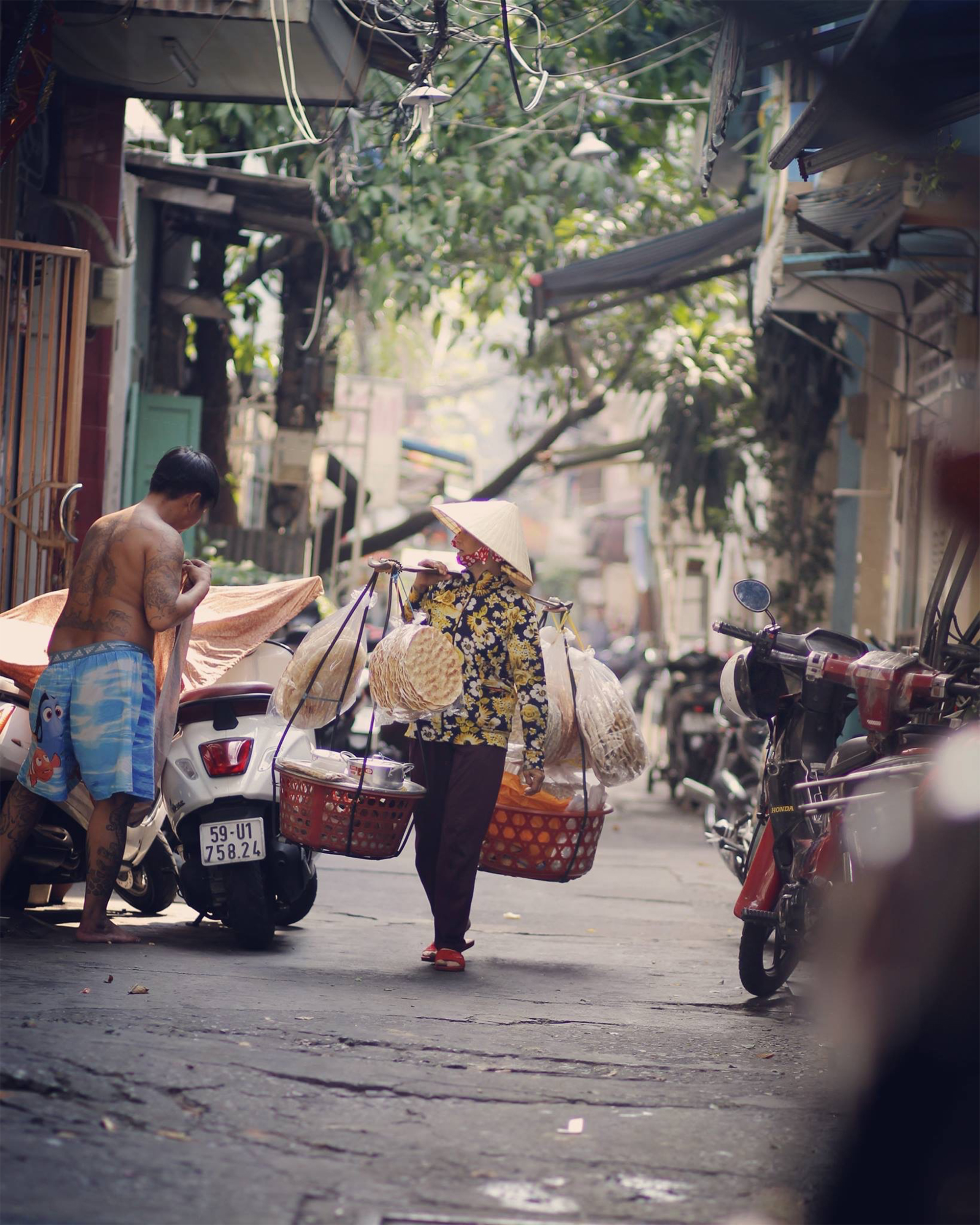 Trong mắt tôi Sài Gòn đơn giản là những gánh hàng rong với những con người hồn hậu, siêng năng 