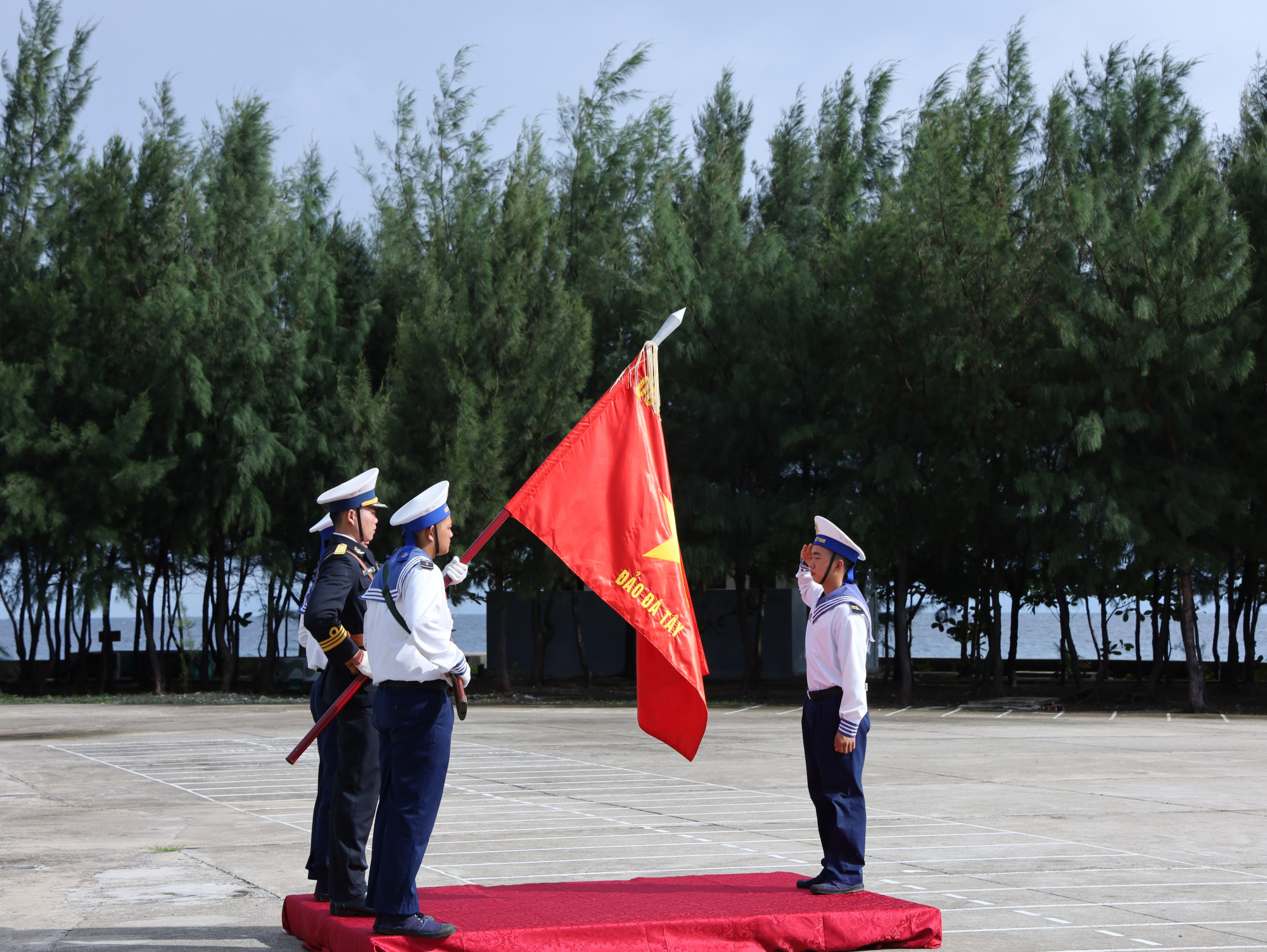 Tuyên thệ trước cờ