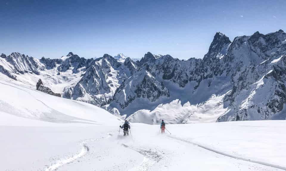 Một phụ nữ 30 tuổi đã tử vong khi đang trượt tuyết địa hình gần Chamonix ở dãy núi Mont Blanc - Ảnh: Guardian