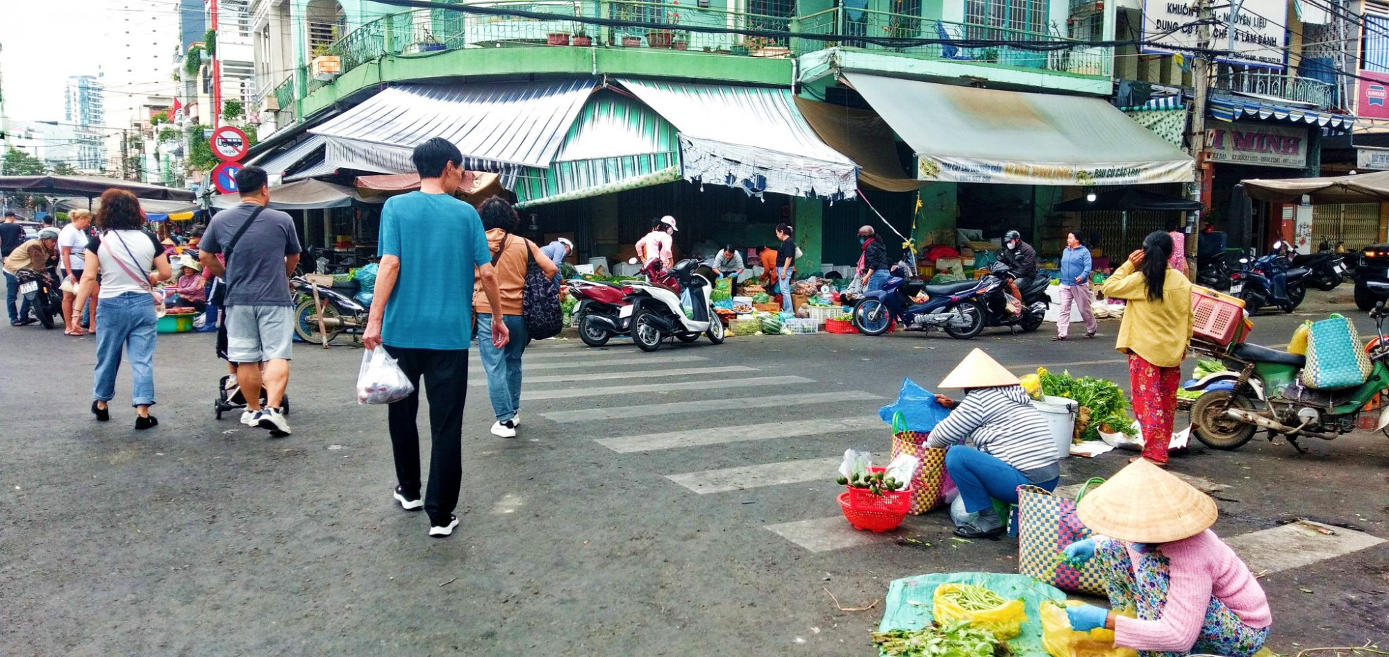 Chợ mùng hai tết