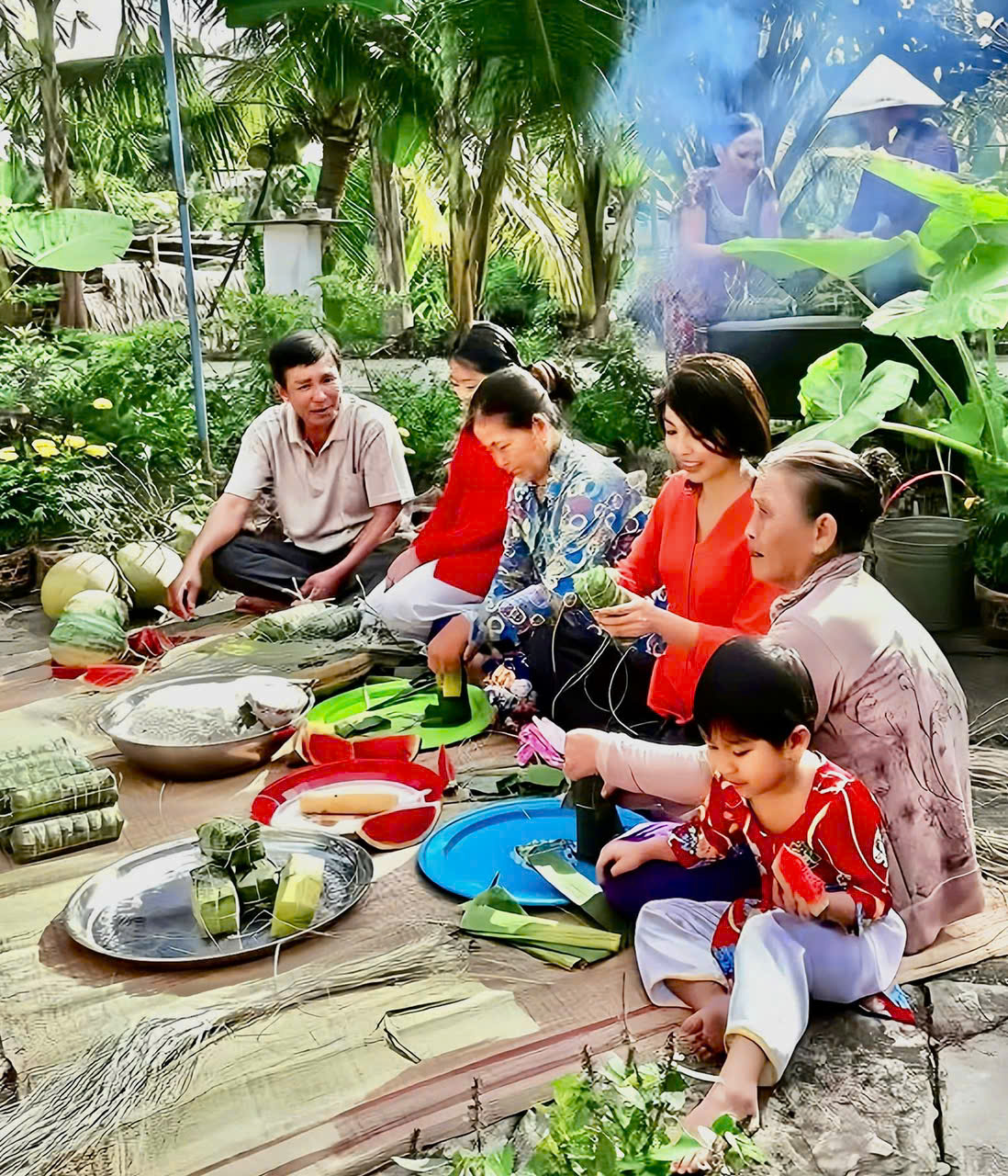 Gói bánh tét ăn tết, nét đẹp ngày xuân của người miền Tây (ảnh: Cao Minh Tèo)