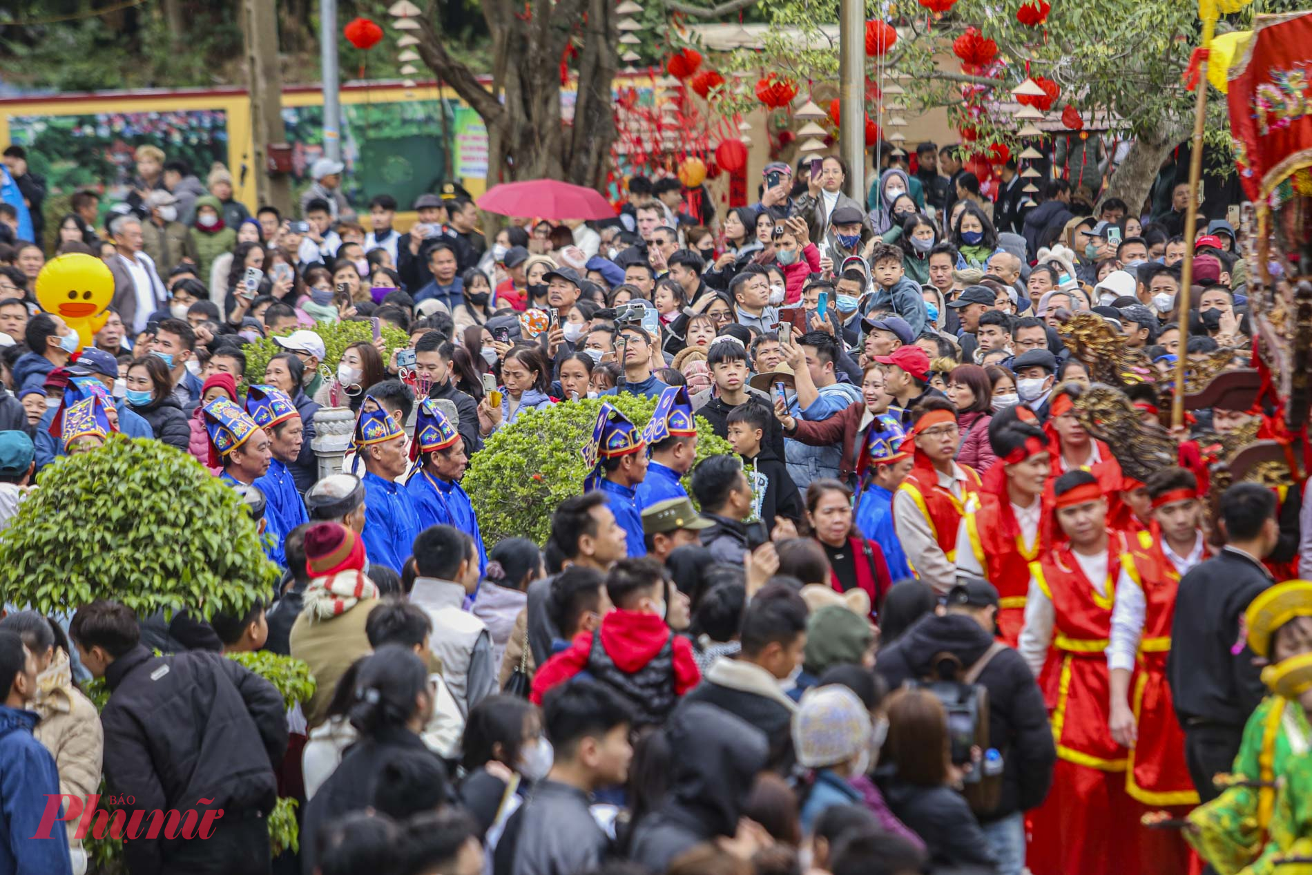 Hội thu hút không chỉ người dân của 8 làng ở huyện Đông Anh mà còn cả nhiều du khách ở các vùng lân cận, tạo nên bầu không khí sôi động và hấp dẫn. Đại diện Ban tổ chức lễ hội thông tin, lễ hội năm nay đã đón gần 100.000 lượt khách tham gia.