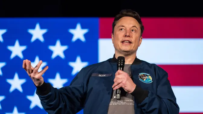 CEO của Tesla, Elon Musk phát biểu tại thành phố Lancaster, bang Pennsylvania vào tháng 10/2024 - Ảnh: Samuel Corum/Getty Images