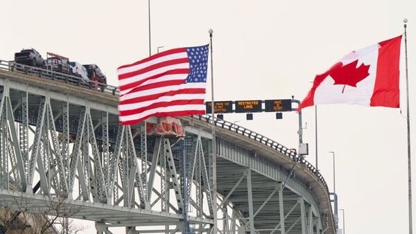 Canada đáp trả lệnh áp thuế quan của Mỹ - Ảnh: AFP