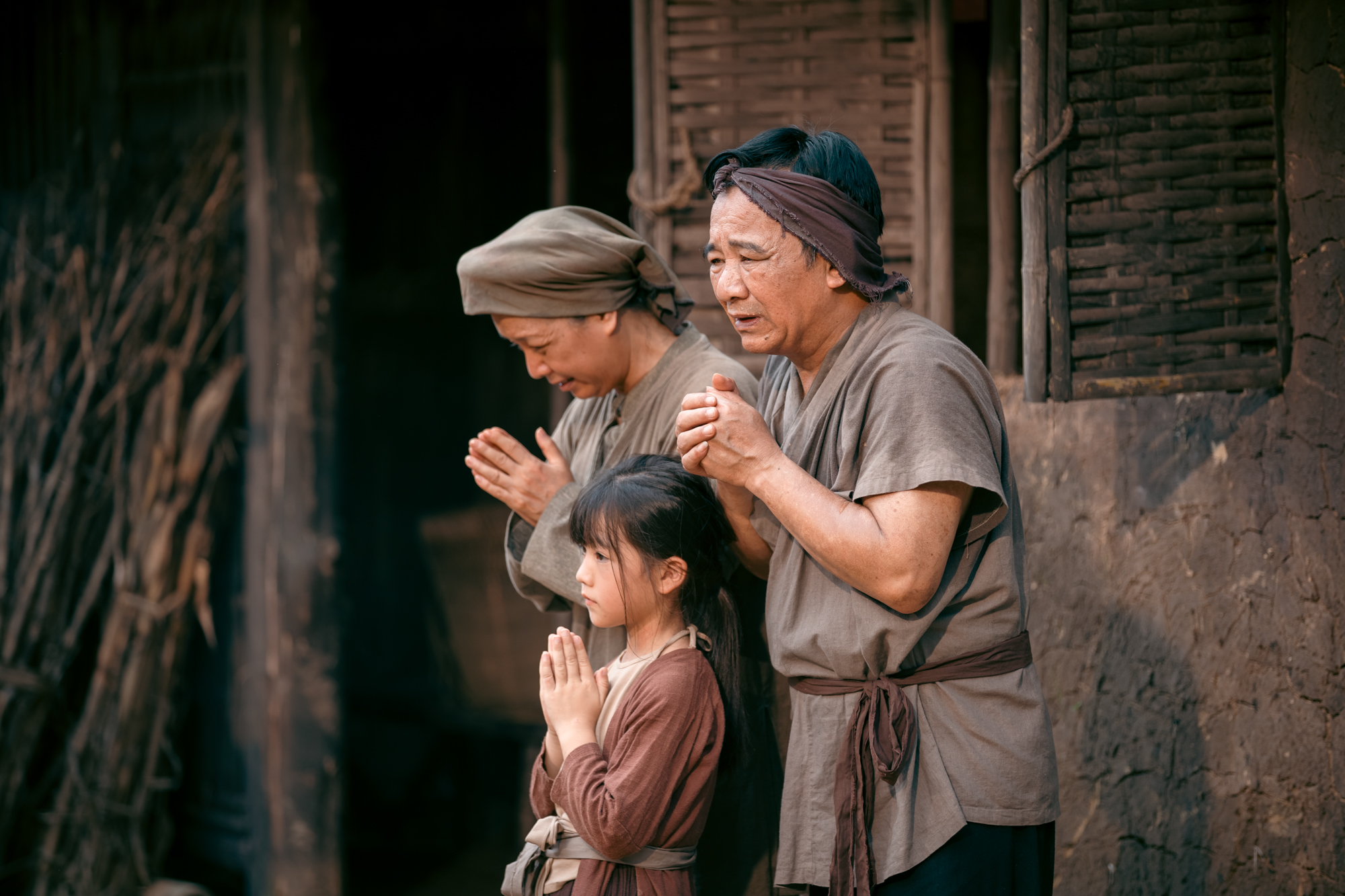 Nghệ sĩ Quang Tèo và nghệ sĩ Chiều Xuân tham gia trong phim này