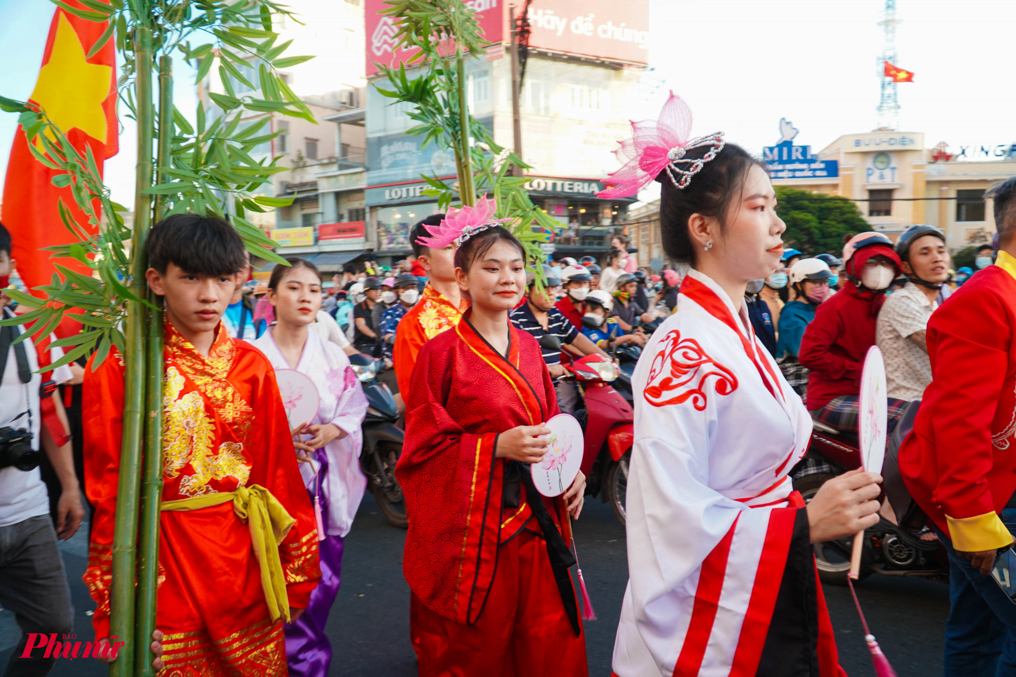 Tháng Giêng là thời điểm nhiều lễ hội diễn ra trên cả nước. Ảnh: Tam Nguyên.