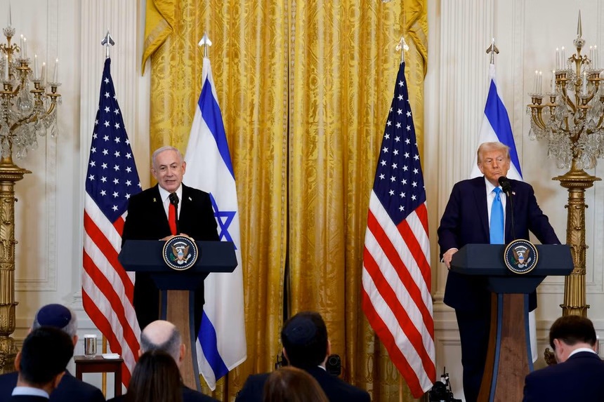 Thủ tướng Israel Benjamin Netanyahu (trái) ca ngợi Tổng thống Mỹ Donald Trump là “người bạn tuyệt vời nhất mà Israel từng có” - Ảnh: BLOOMBERG