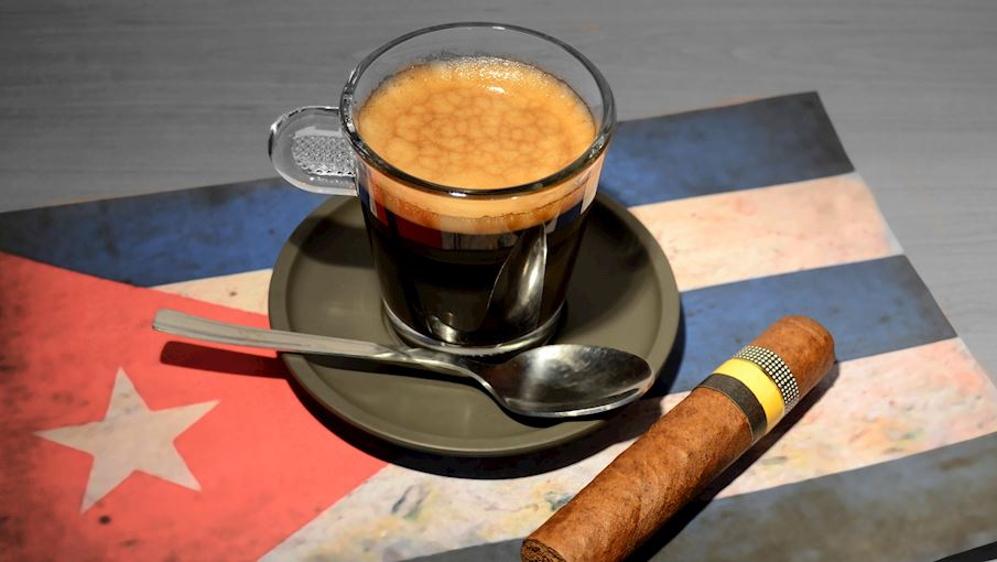 Cà phê Cubano hay còn gọi là espresso Cuba, là một loại cà phê đặc biệt của Cuba. Điểm đặc biệt của cà phê Cubano là khi pha, đường demerara (một loại đường nâu thô) được thêm vào trong quá trình chiết xuất espresso. Điều này tạo ra một loại cà phê vừa đậm đà vừa có độ ngọt tự nhiên.  Một trong những đặc điểm nổi bật của cà phê Cubano là lớp bọt màu nâu sáng (còn gọi là crema) xuất hiện trên bề mặt sau khi pha, nhờ sự kết hợp của cà phê rang đậm và đường. Cà phê này không chỉ phổ biến ở Cuba mà còn được yêu thích ở các quốc gia Latin Mỹ và Florida (Mỹ).  Cà phê Cubano thường được thưởng thức vào giữa buổi chiều, là một phần của văn hóa xã hội ở Cuba, và thường đi kèm với một ly nước để làm dịu bớt vị đậm của cà phê.