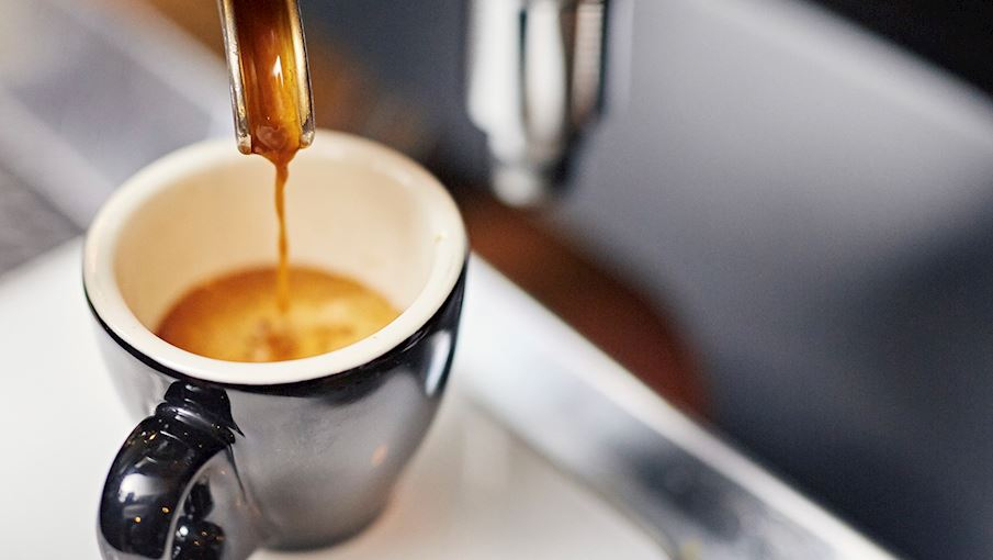 Ristretto, có nghĩa là hạn chế trong tiếng Ý, là một nửa của một shot espresso. Nó khác với espresso thông thường không chỉ ở lượng nước được sử dụng để pha mà còn ở hương vị, ít đắng hơn so với espresso thông thường.  Khi được pha bằng máy espresso, lượng cà phê xay mịn bình thường sẽ được chiết xuất với một nửa lượng nước so với espresso truyền thống. Kết quả là một loại đồ uống cô đặc hơn với tỷ lệ hợp chất khác biệt so với espresso thông thường.