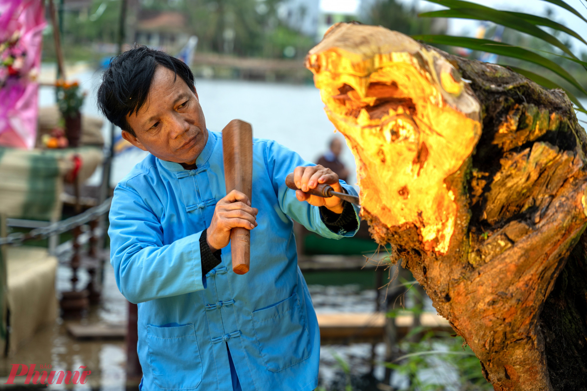 Với đôi bàn tay tài hoa, sự cần mẫn và khả năng sáng tạo; bao thế hệ người Kim Bồng đã tiếp nối nhau gìn giữ và phát huy những di sản tiền nhân tạo dựng.  