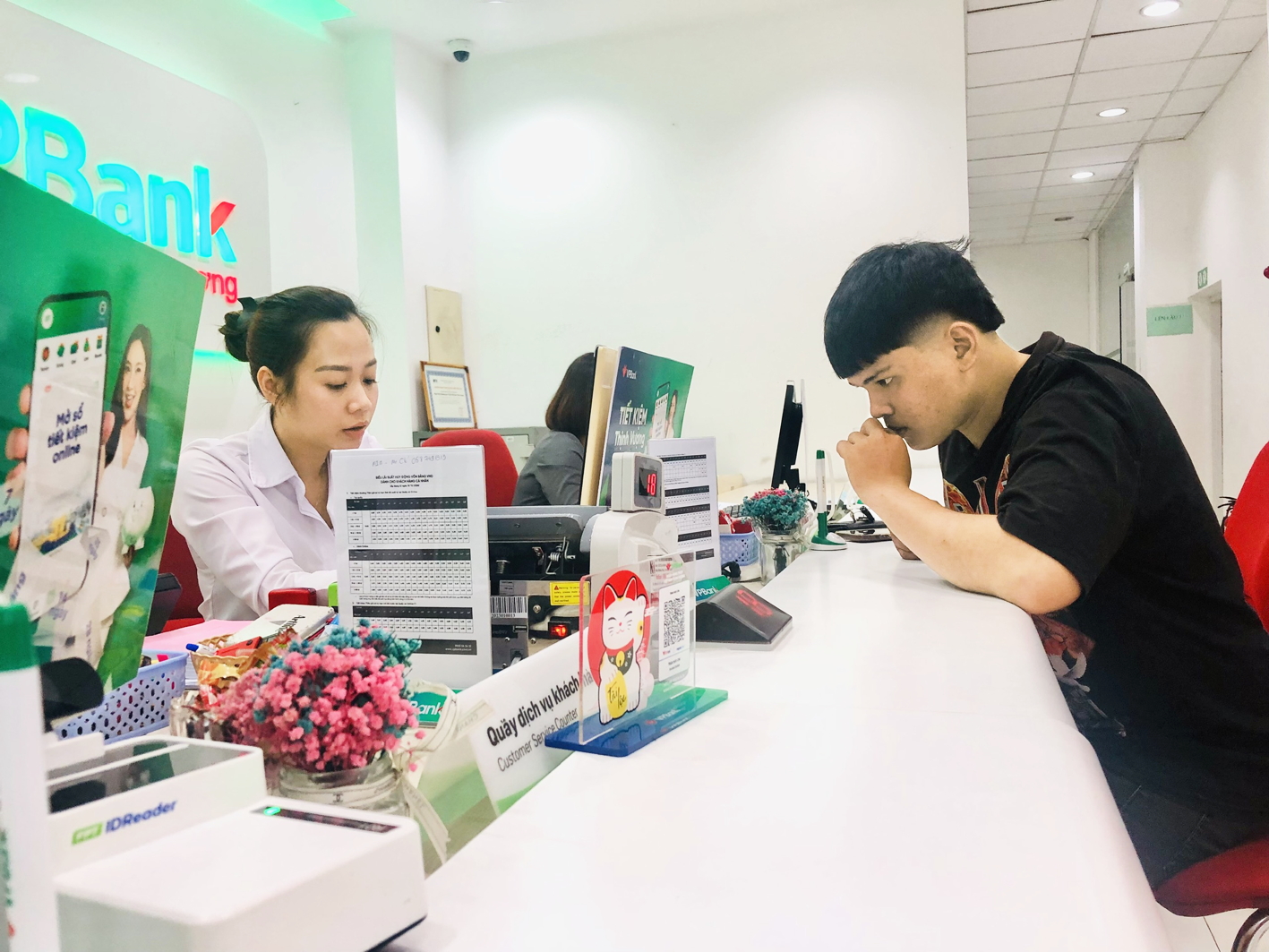 Lãi suất cho vay của VPBank trong năm đầu tiên là 7%/năm, sau đó áp dụng lãi suất thả nổi. Ảnh chụp tại VPBank chi nhánh Huỳnh Tấn Phát, quận 7