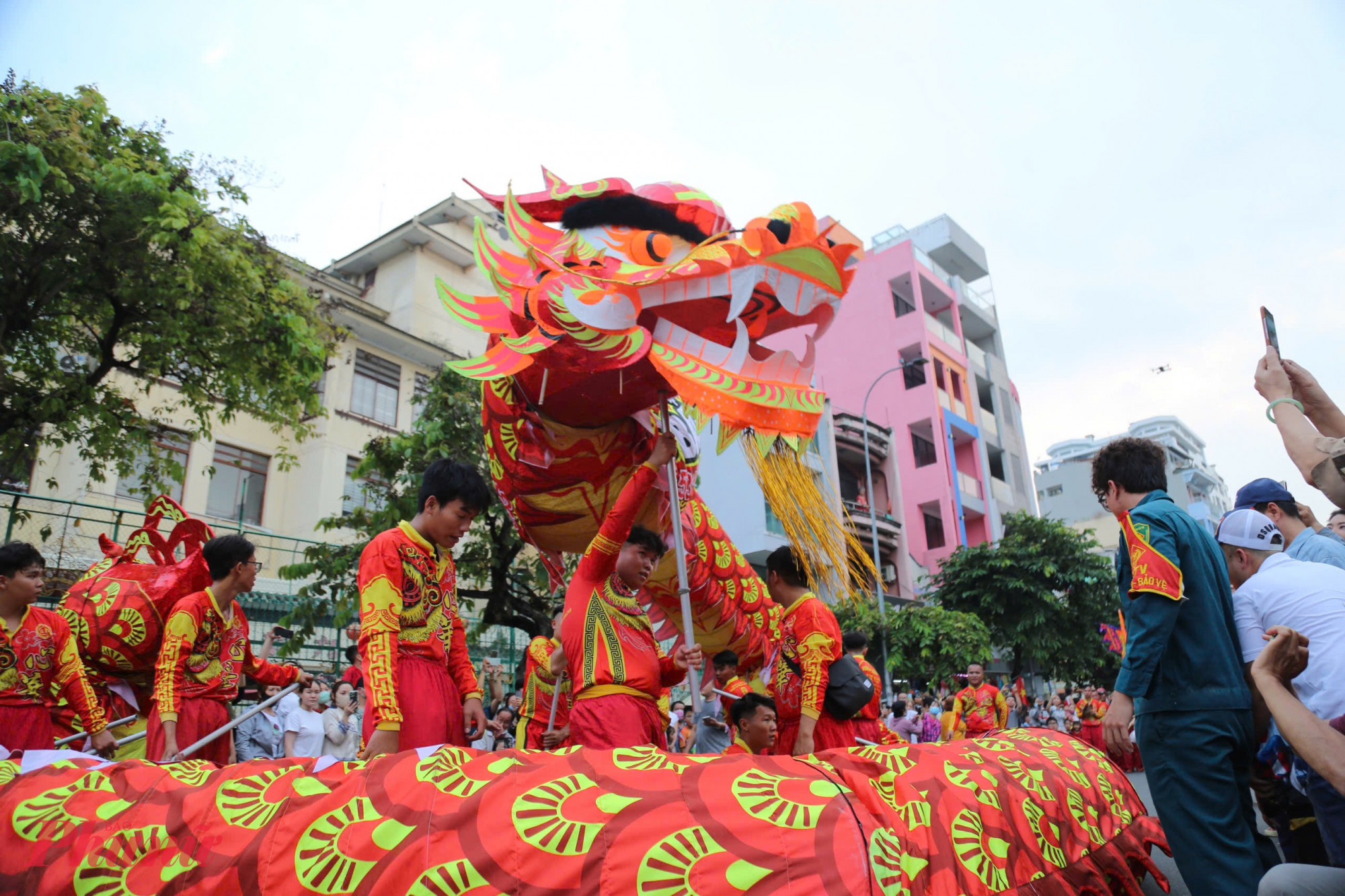 Dịp này còn có nhiều hoạt động khác diễn ra trên địa bàn quận 5 như: đêm thơ Việt Nam, triển lãm ảnh di sản văn hoá phi vật thể quốc gia Tập quán xã hội và tết Nguyên tiêu của người Hoa quận 5, TPHCM; lễ nghinh ông Quan Thánh Đế Quân tuần du… 