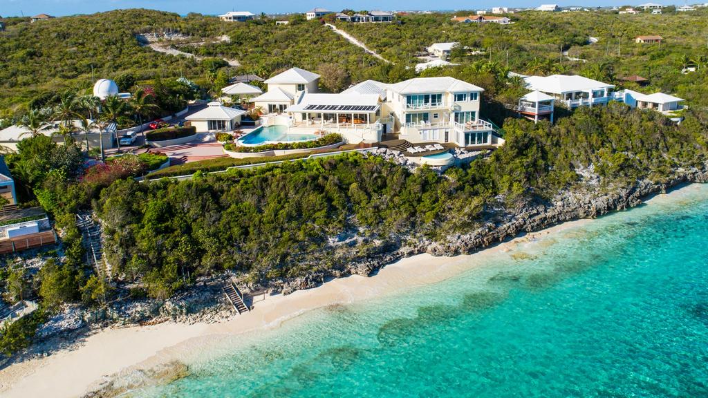 Bãi biển Providenciales ở Quần đảo Turks và Caicos (vùng lãnh thổ thuộc Vương quốc Liên hiệp Anh và Bắc Ireland)  nơi xảy ra vụ việc