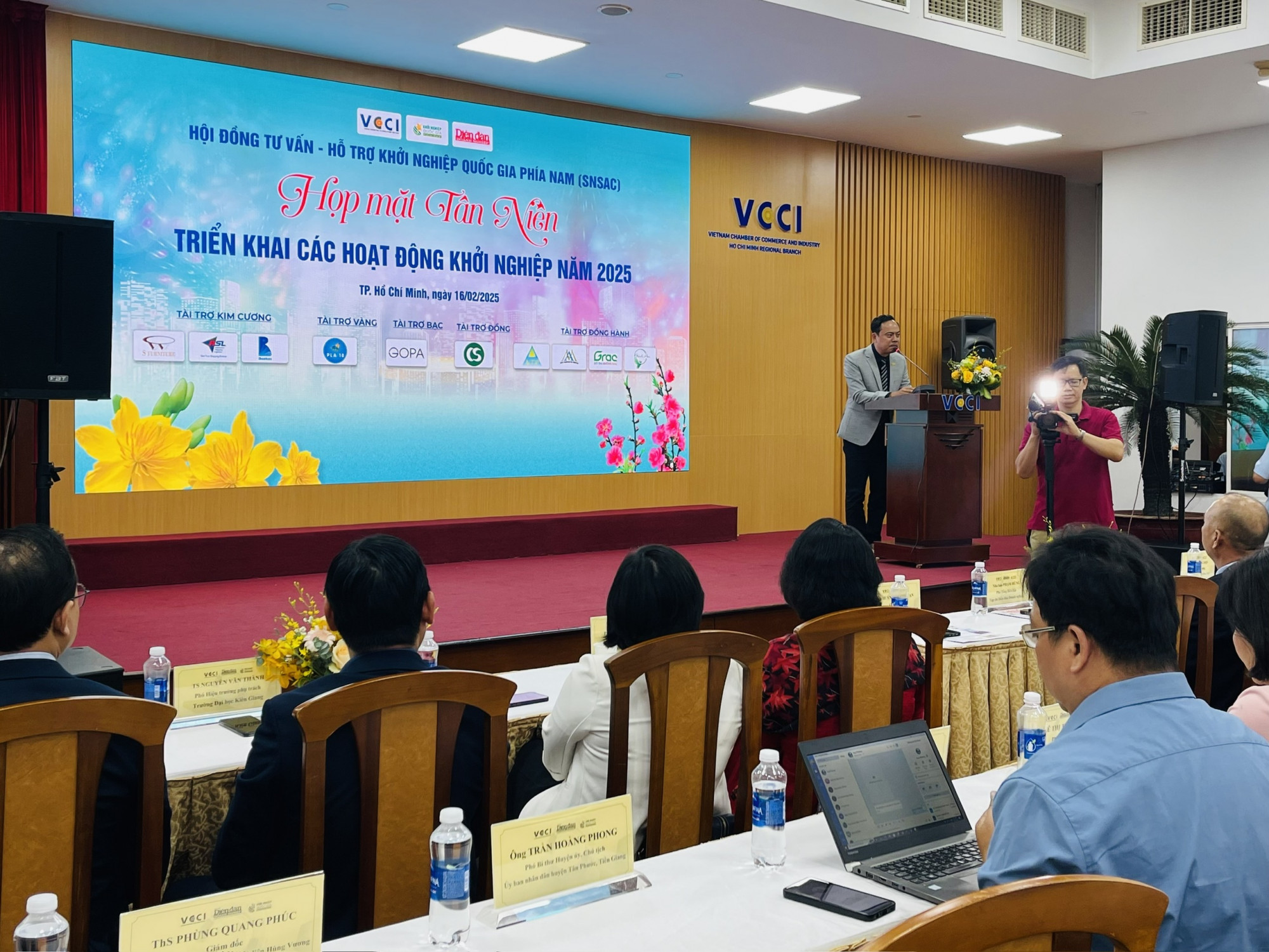 Ông Huỳnh Thanh Vạn - Chủ tịch SNSAC phát biểu tại lễ họp mặt - Ảnh: Nhã Chân