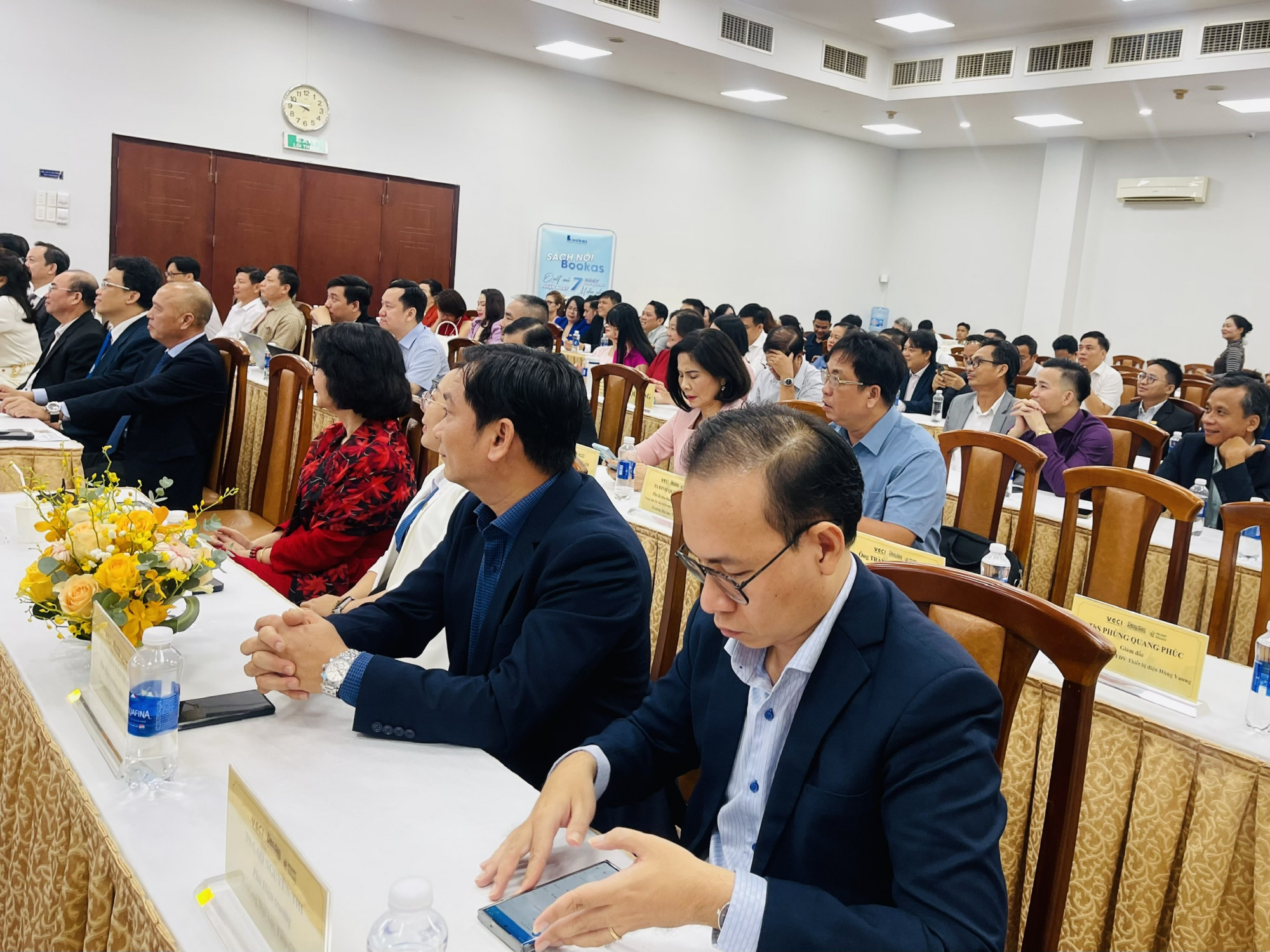 Nhiều lãnh đạo cơ quan ban ngành, đại diện các trường đại học, cao đẳng và doanh nghiệp tham dự buổi lễ - Ảnh: Nhã Chân