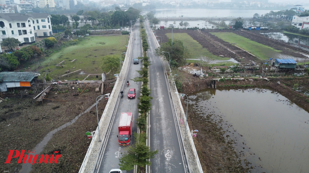 Quận Tây Hồ đang xây dựng kế hoạch thu hồi, cải tạo hồ Sen (nằm kế bên hồ Tây) làm hồ trung gian, dẫn nước thải đã qua xử lý vào hồ Tây sau đó dùng nước hồ Tây 'rửa' sông Tô Lịch.