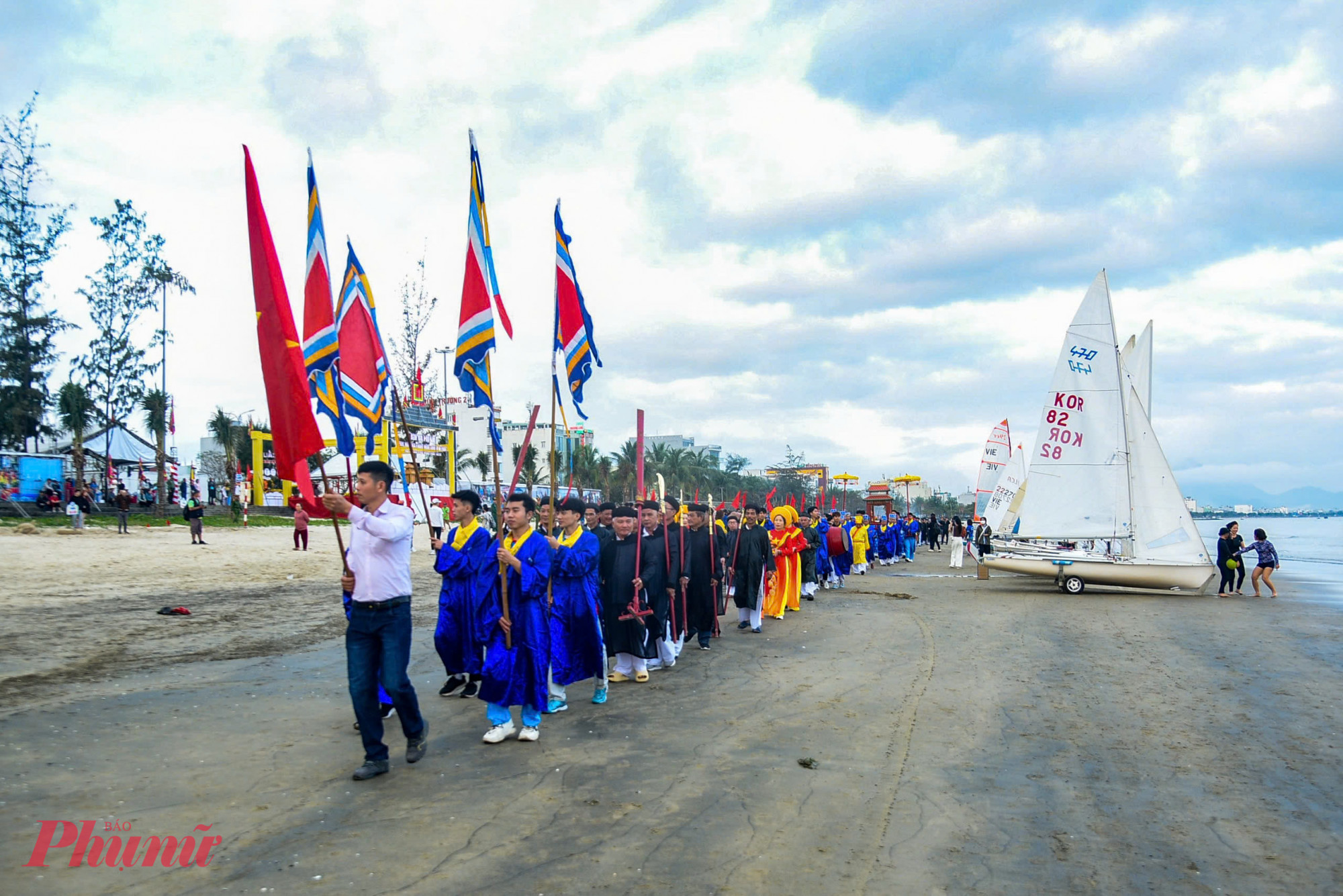 Lễ hội Cầu ngư gắn với tín ngưỡng thờ cá Ông ở làng biển ra đời và phát triển dựa trên lịch sử văn hoá tâm linh của vùng đất, phản ánh sinh động đời sống sinh hoạt của ngư dân làng chài ven biển.