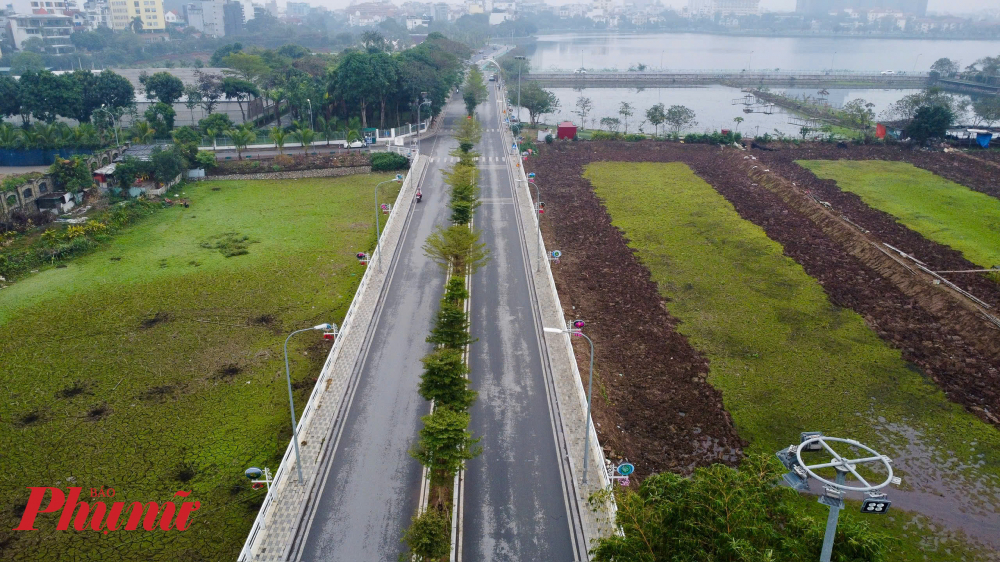 Phương án được Sở Xây dựng đề xuất là xây dựng tuyến ống đường kính 1,2m, dài khoảng 5,3km, lấy nước từ sông Hồng, qua đê, chạy dọc đường Võ Chí Công và đổ trực tiếp vào sông Tô Lịch tại nút giao Hoàng Quốc Việt