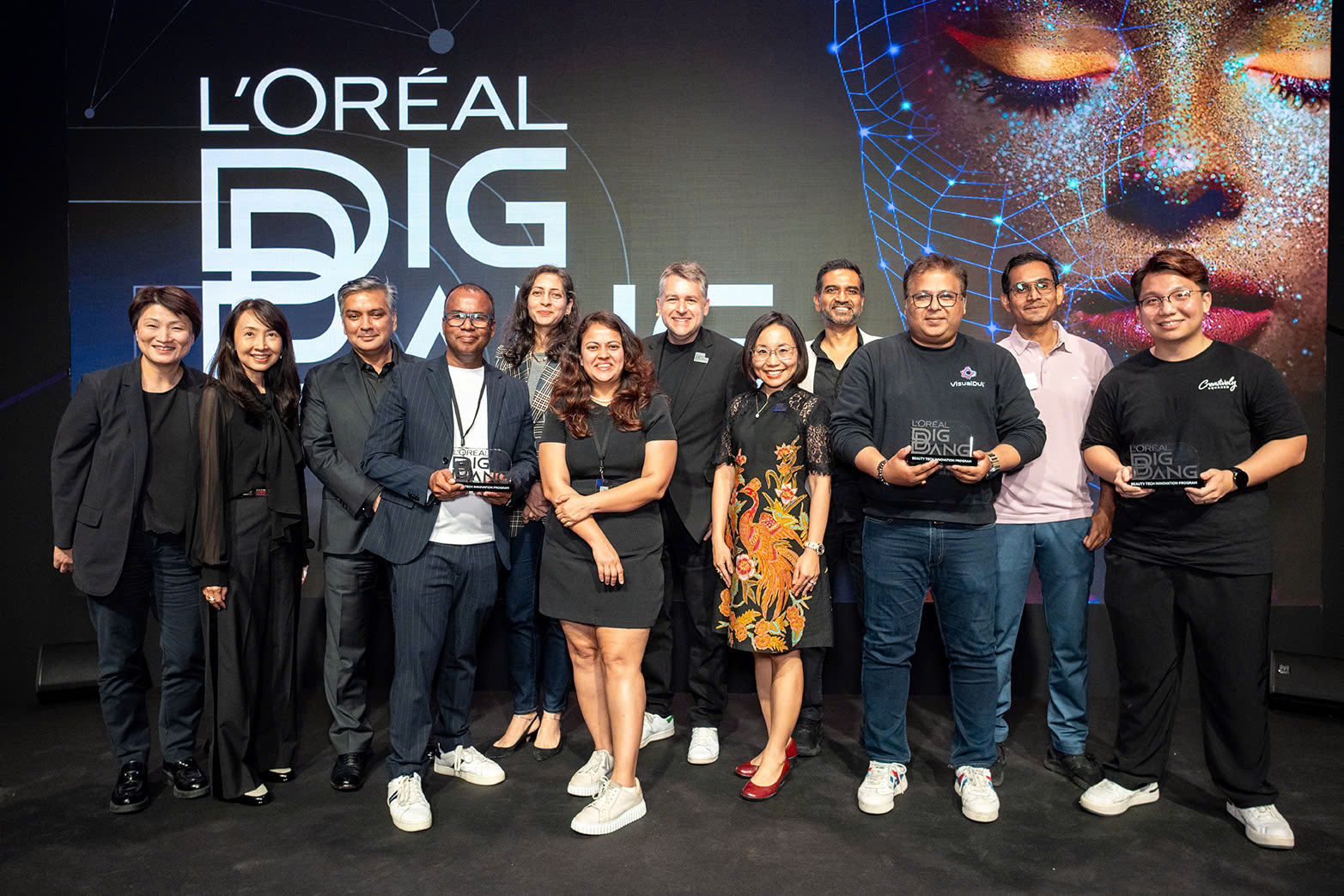 Các nhà khởi nghiệp đạt giải BIG BANG 2024 đến từ Singapore và Ấn Độ - Ảnh: L’Oréal