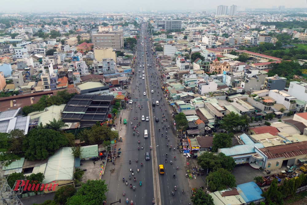 Mới đây, Sở Giao thông Vận tải TPHCM đã hoàn tất báo cáo nghiên cứu tiền khả thi dự án nâng cấp, mở rộng quốc lộ 13 (từ cầu Bình Triệu đến cầu Vĩnh Bình) theo phương thức đối tác công tư (Hợp đồng BOT) trình UBND TPHCM xem xét. 