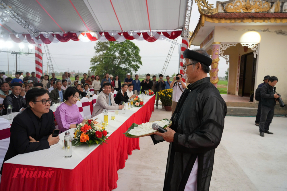 Sở dĩ bún Vân Cù nổi tiếng là trong quá trình sản xuất, người làm bún không dùng bất cứ chất phụ gia nào trừ muối sống để ngâm, vo gạo, nuôi bột nhằm làm sạch các tạp chất, khử khuẩn, khử chua.