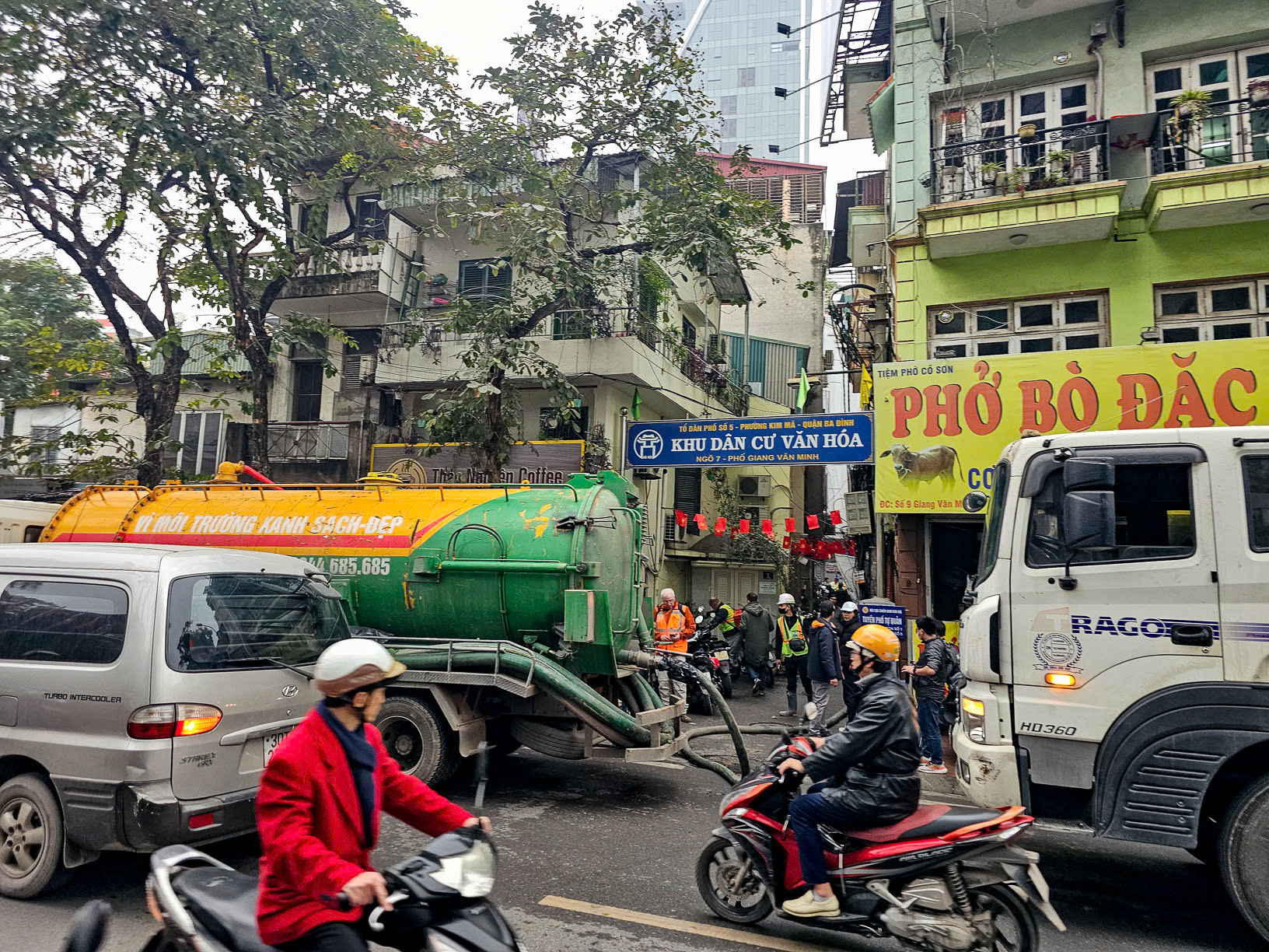 hút sạch vữa khoan và làm sạch bề mặt khu vực bị phụt vữa, đảm bảo an toàn và vệ sinh môi trường nguyên trạng