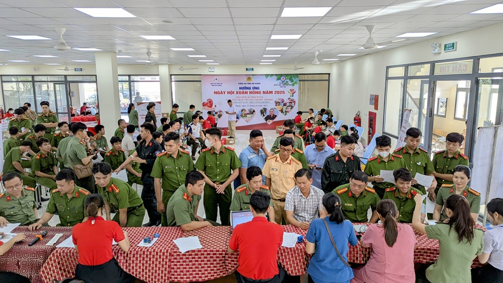 Được biết, đây cũng là một trong những chuỗi hoạt động kỷ niệm 70 năm Ngày Thầy thuốc Việt Nam (27/02/1955 – 27/02/2025) của Công an tỉnh An Giang.