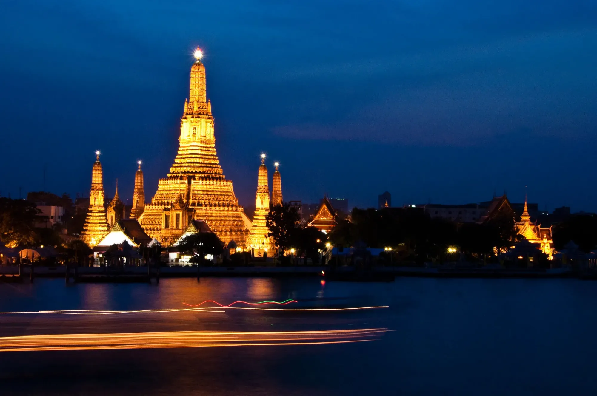 Wat Arun vào ban đêm - Ảnh: Mark Fischer/Flickr