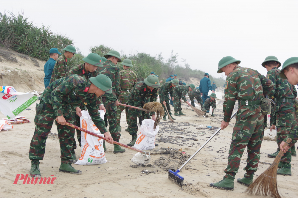 Liên quan sự cố dầu vón cục tràn bờ tại vùng biển huyện Phú Lộc, Sở Tài nguyên và Môi trường TP Huế cũng đã tiến hành quan trắc chất lượng nước biển ven bờ có dầu vón cục xuất hiện thuộc huyện Phú Lộc Đơn vị chức năng của Sở này đã đẫ lấy mẫu nước biển tại 4 vị trí, gồm khu vực gần quán Hoàng Nhi, Đồn Biên phòng Lăng Cô, khu dự án du lịch sinh thái Minh Viễn, khu vực khách sạn Angsana (khu du lịch Laguna).