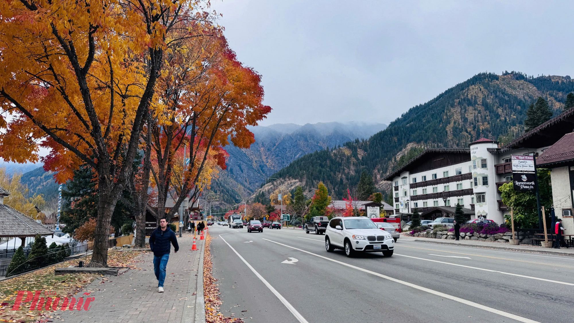 Du khách cũng không nên bỏ lỡ rượu vang và rượu táo làm thủ công ở Leavenworth. Nếu thích đồ ngọt thì thưởng thức chiếc lebkuchenherz khổng lồ, một loại bánh quy hình trái tim truyền thống của Đức.