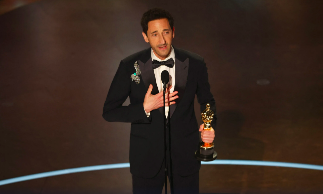 Diễn viên Adrien Brody thắng giải Nam chính xuất sắc nhất cho màn diễn xuất trong The Brutalist.