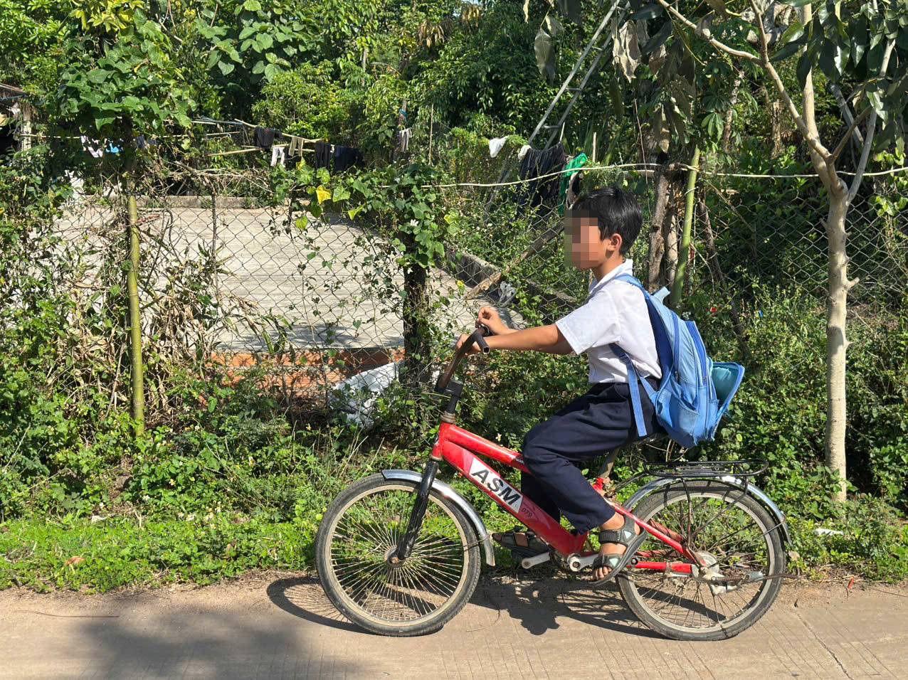 Sau khi được gia đình đưa về, các cháu nhỏ đã tiếp tục đi học - Ảnh: T.D.