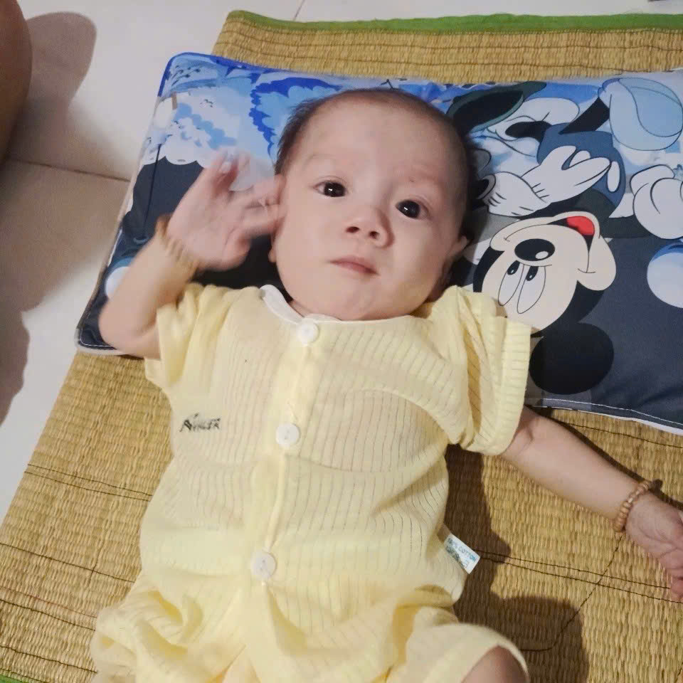 Sau khi được các bác sĩ điều trị, hiện sức khỏe bé đã ổn định cân nặng phù hợp với bé sinnh non - Ảnh: Nhân vật cung cấp