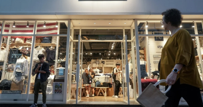 Brandy Melville thách thức các chiến lược tiếp thị thời trang thông thường, thúc đẩy ý tưởng rằng khách hàng nên mặc vừa quần áo của mình