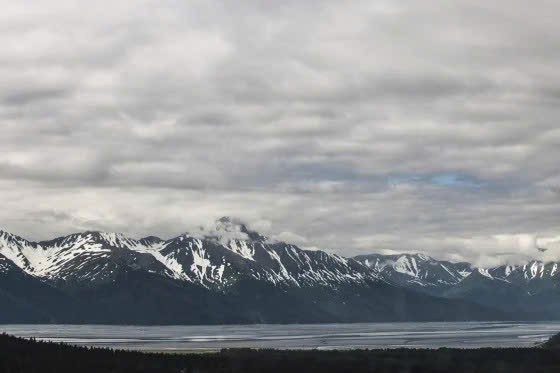 Những ngọn núi phủ tuyết gần Girdwood, Alaska - Ảnh: Alamy